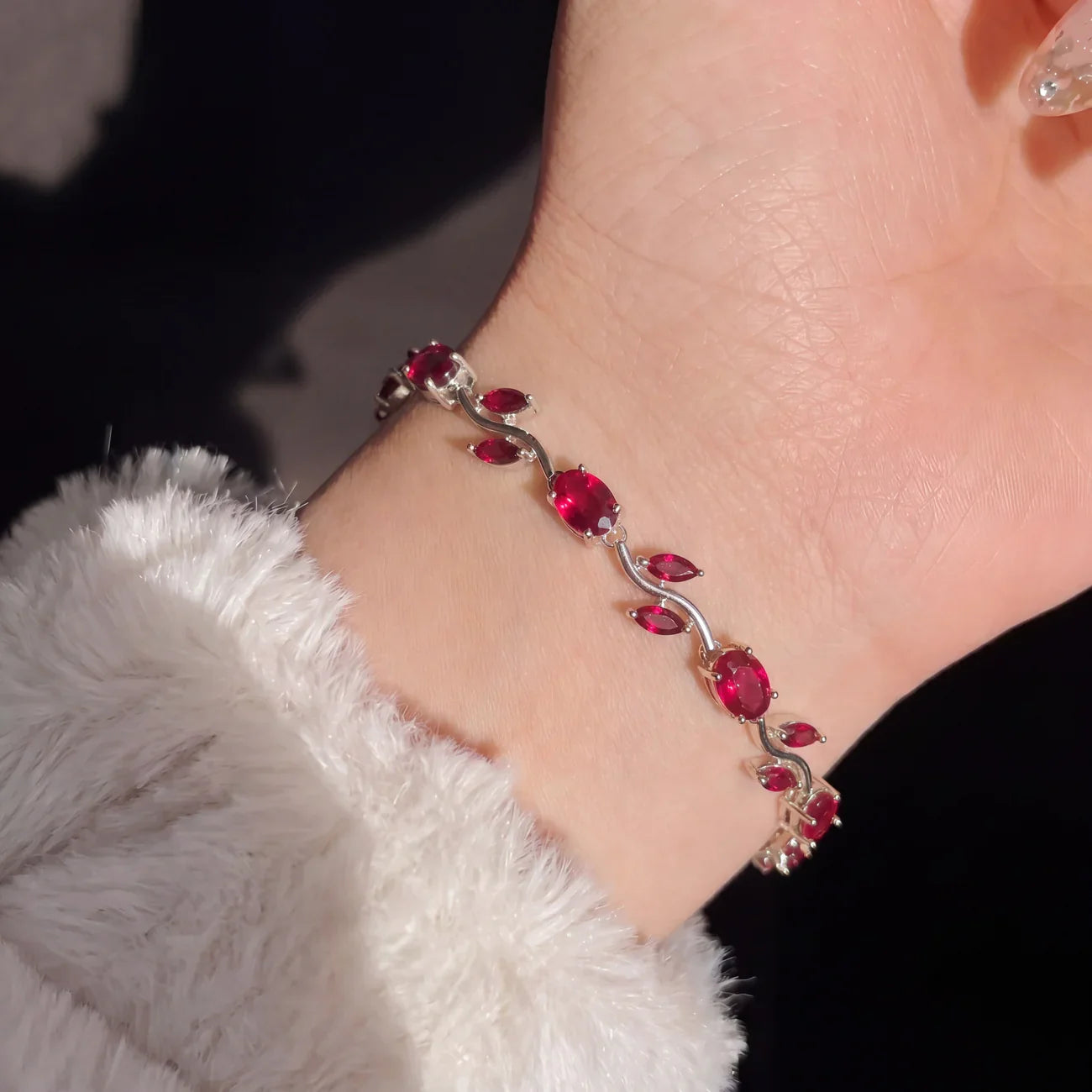 Luxuty Vine Tulip Bracelet